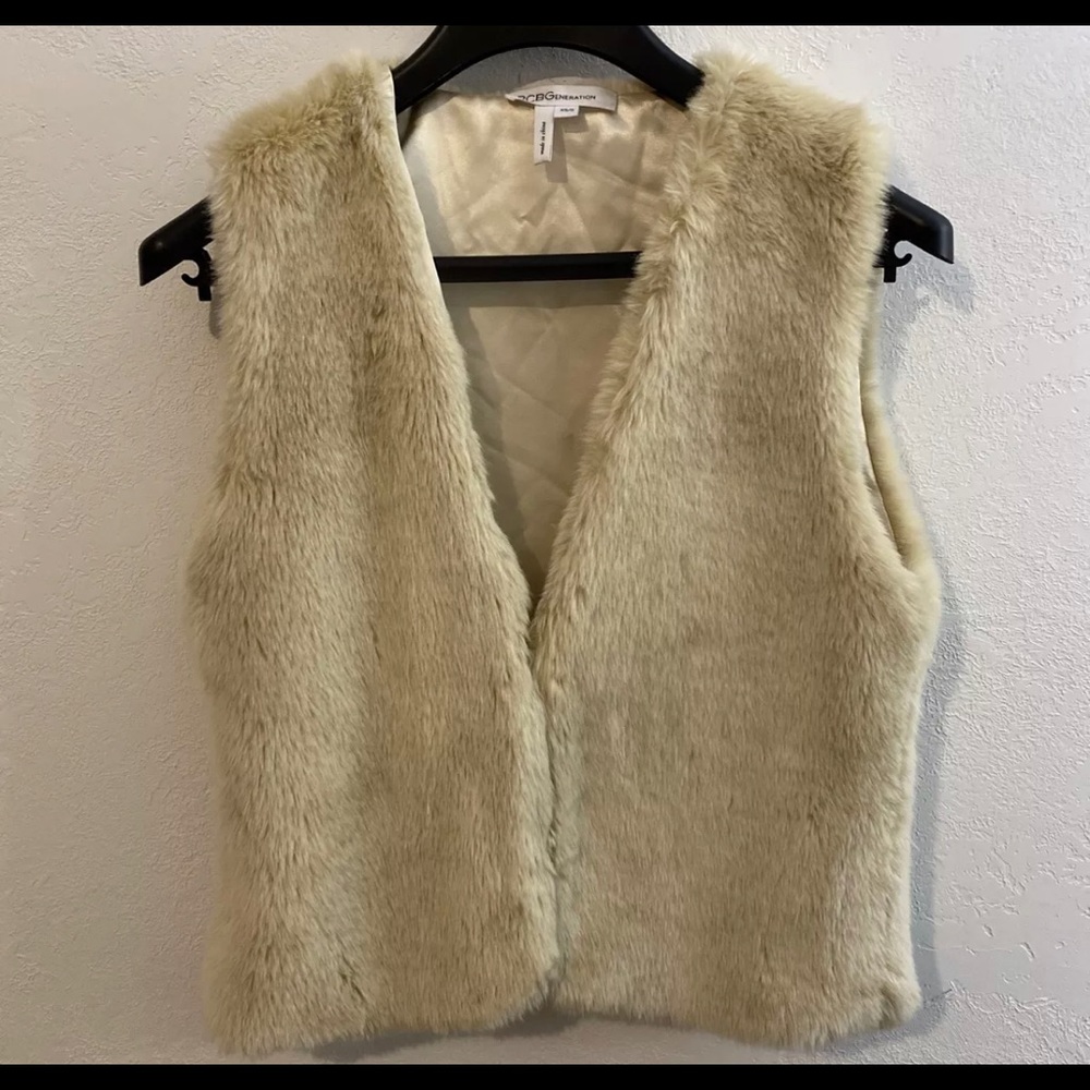 BCBGeneration XS/S faux fur vest, cream